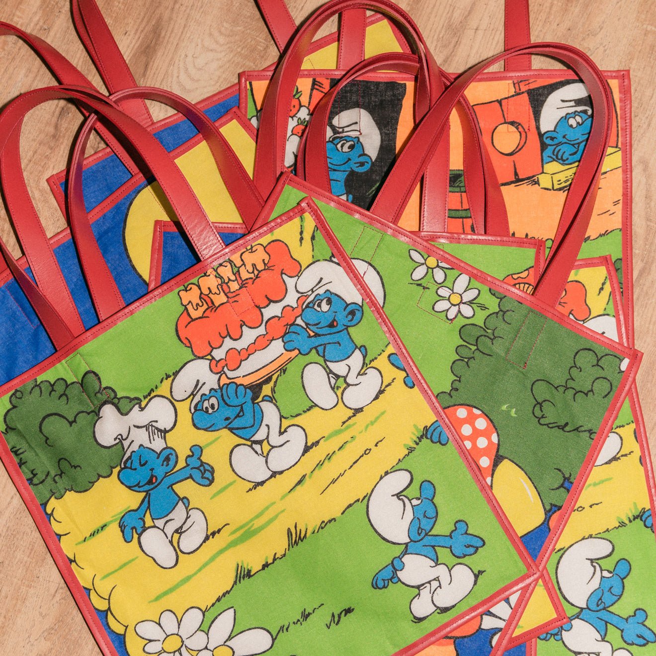 WEAREALLANIMALS UPCYCLE Piping Flat Tote -Vintage Smurf Fabric- - WEAREALLANIMALS
