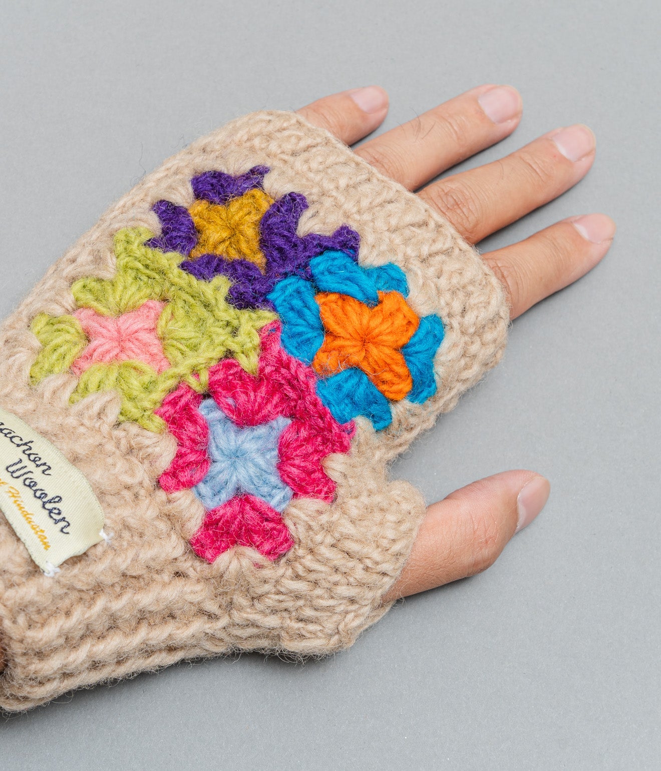 MacMahon Knitting Mills "Hand Warmer - 4Flowers Crochet" Natural - WEAREALLANIMALS