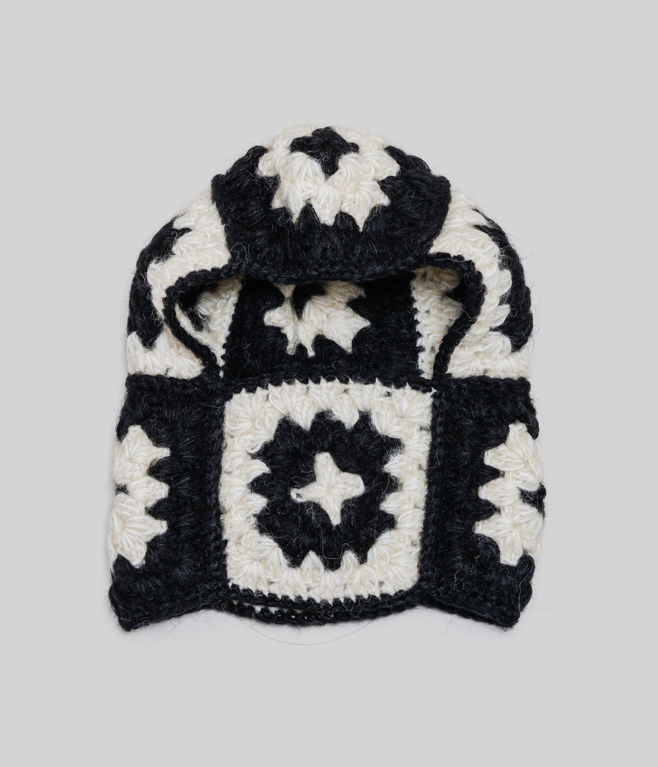 MacMahon Knitting Mills "Balaclava-Crochet" Black/White - WEAREALLANIMALS