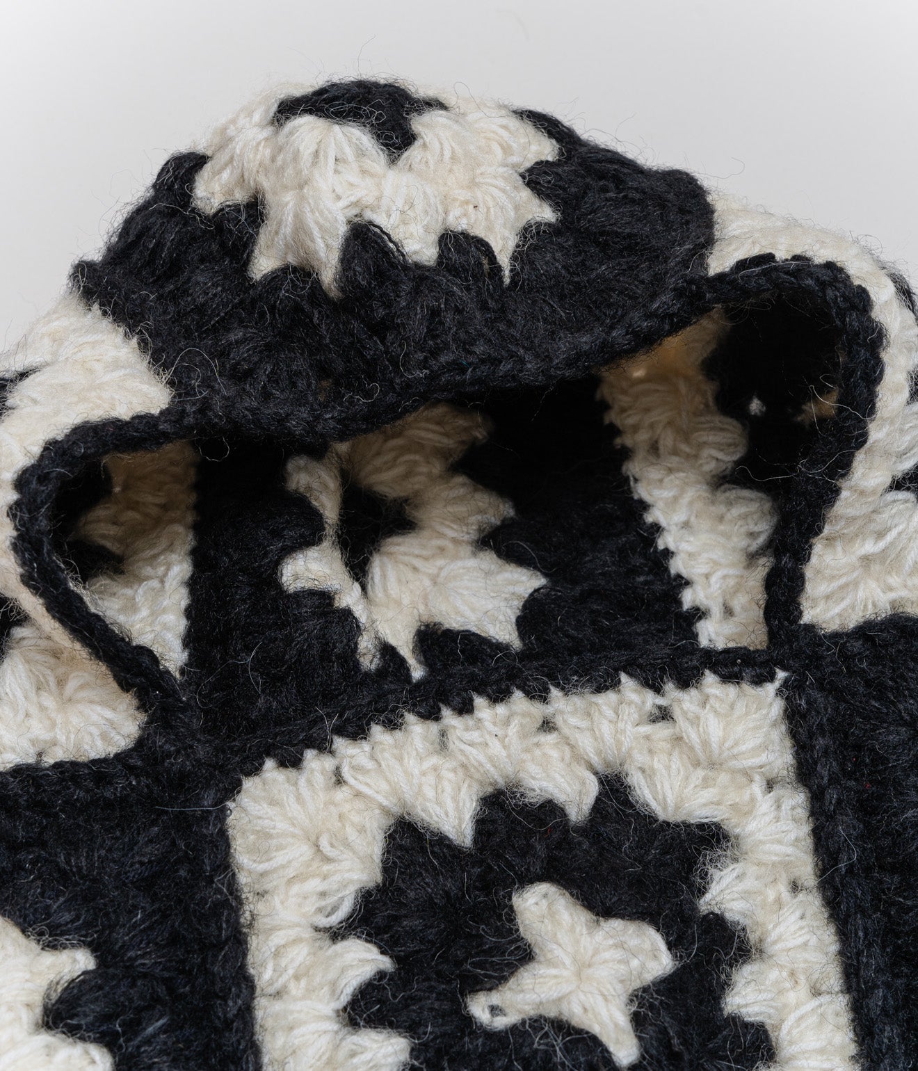 MacMahon Knitting Mills "Balaclava-Crochet" Black/White - WEAREALLANIMALS