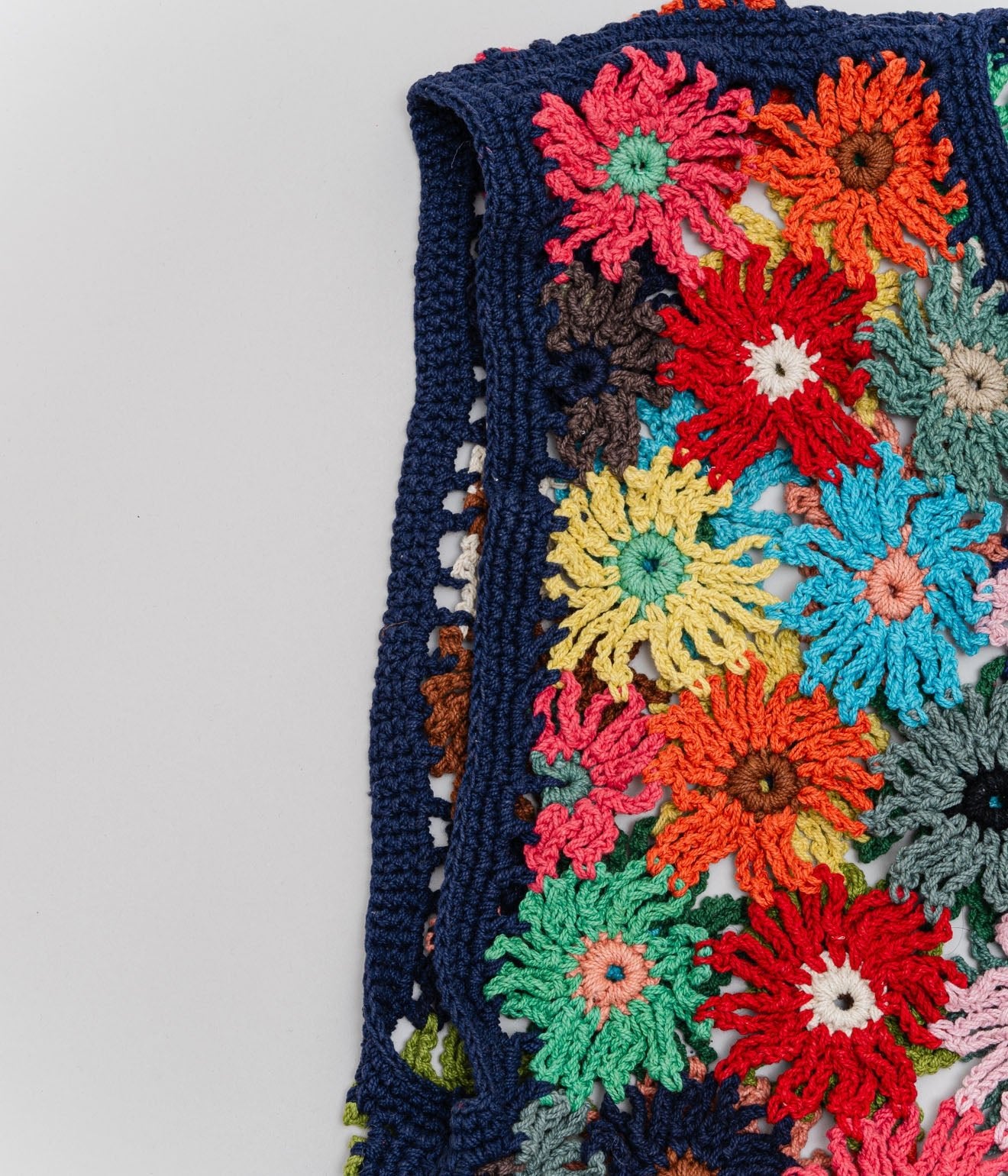 MacMahon Knitting Mills+niche. "Chain Flower Vest" Mix - WEAREALLANIMALS